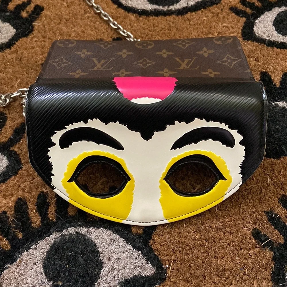 Louis Vuitton Limited Edition Kabuki Chain Wallet - Picture 7 of 16